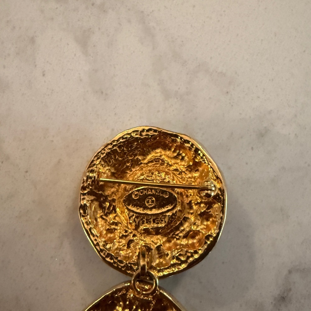 CHANEL Vintage Gold and Red Stone Brooch - Picture 3 of 4
